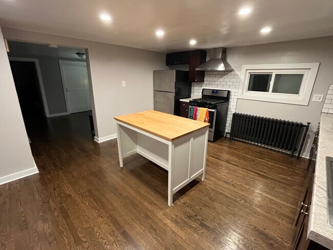 Kitchen - 313 E Smith St