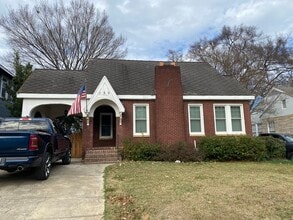 Building Photo - 156 College St