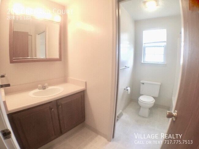 Foto del edificio - Roomy 2-bed townhome with garage in Dallas...