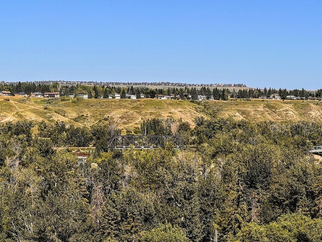 Building Photo - Tower Above Bowness Lagoon!!  2Bed/1 Bath ...