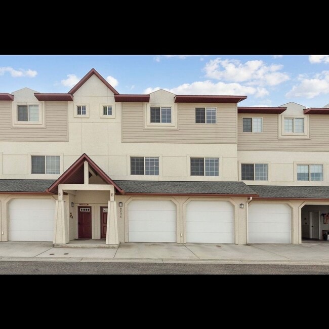 Foto del edificio - 825 Crestmont Way