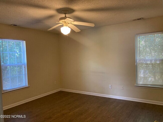 Building Photo - 217 Charter Dr