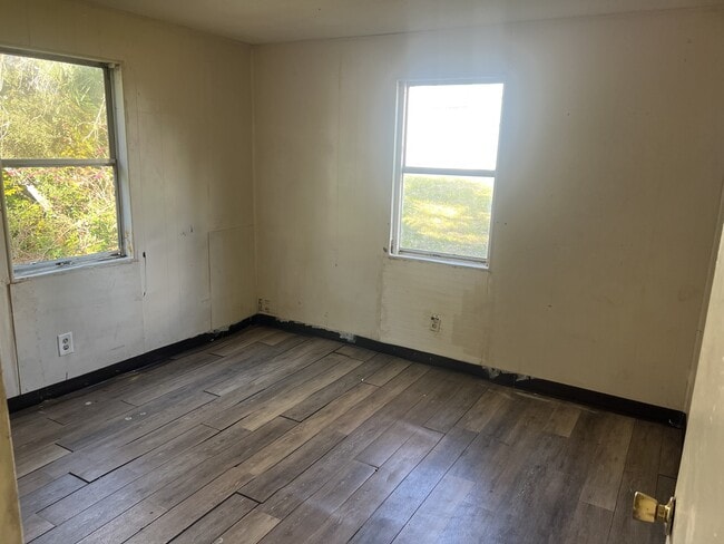 Building Photo - 505 W Hubbard Ave