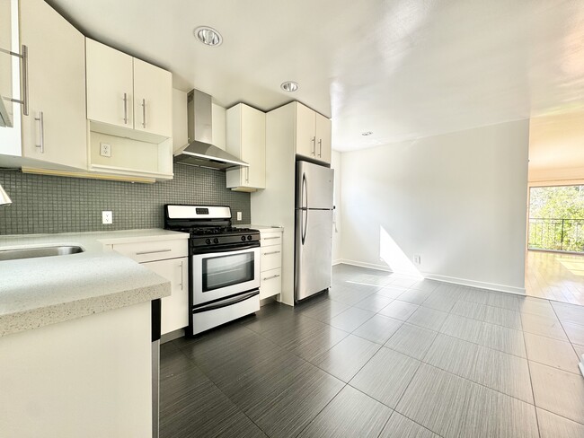Building Photo - 3625 Regal Pl