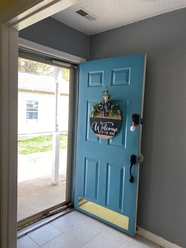 Building Photo - Indian Lakes