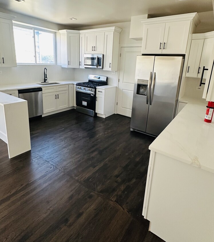 Photo - 8220 S Eberhart Ave (Chicago, IL)