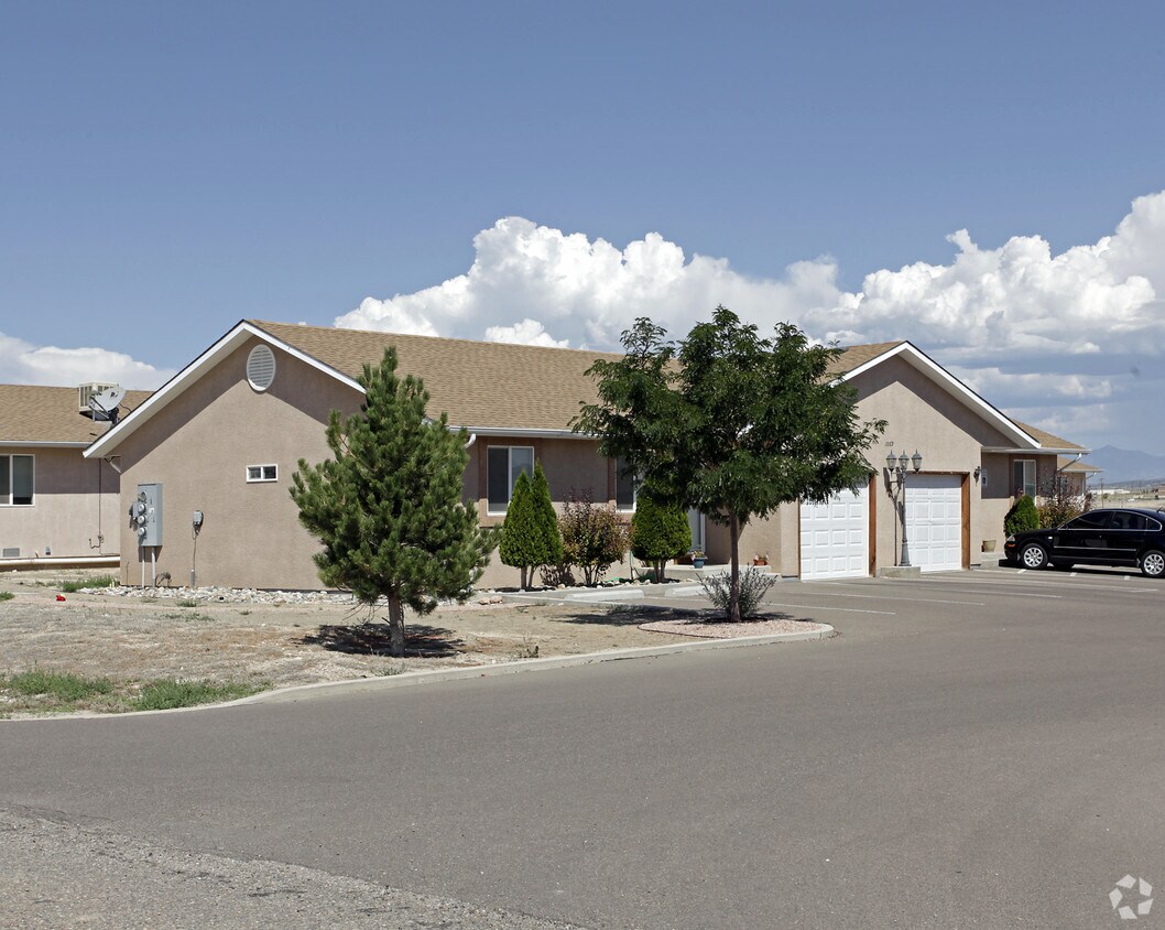 Primary Photo - 1069-1073 E Saxony Dr