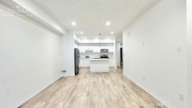 Building Photo - 25 Isherwood Av