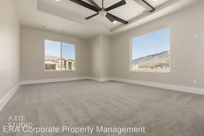 Building Photo - 4 br, 2.5 bath House - E272  385 E. Entrad...