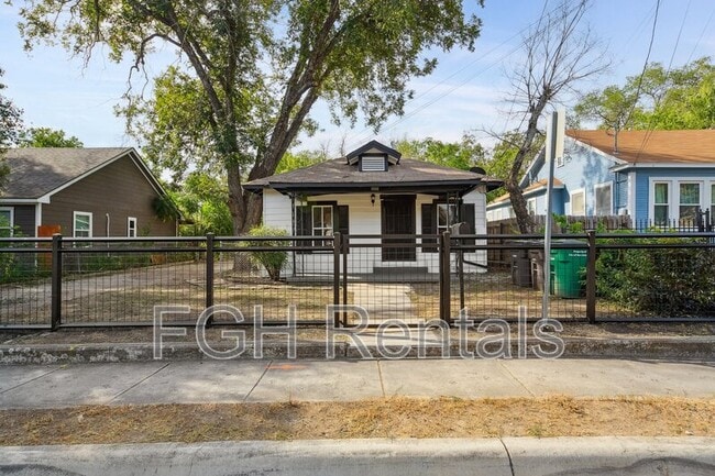 Photo - 2332 E Houston St House