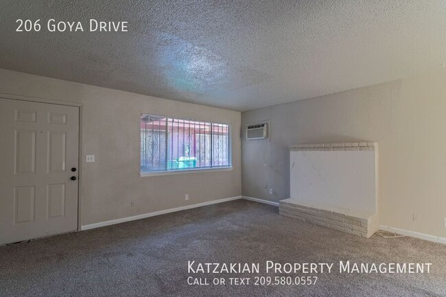 Foto del edificio - 2 Bedroom 1 Bath Tri-Plex