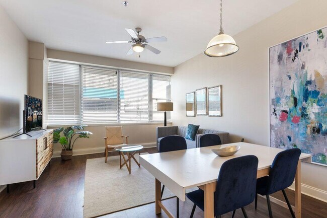 Building Photo - 925 Common St