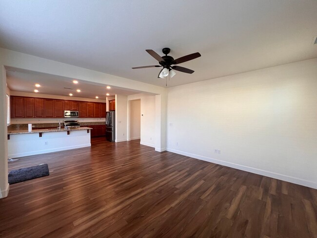 Foto del edificio - **MOVE-IN SPECIAL $500 OFF 1st Month** Lar...