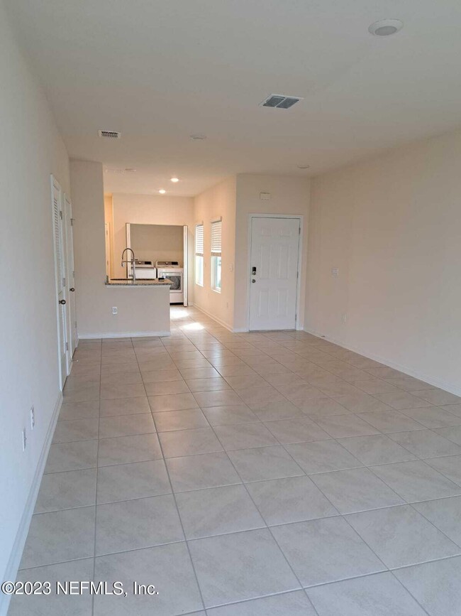 Building Photo - 213 Pasadena Dr