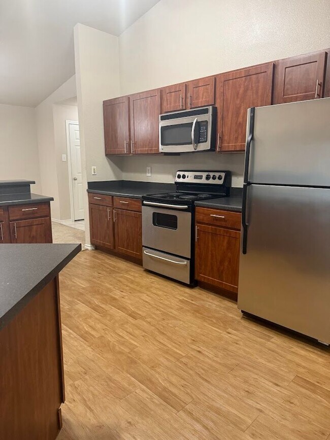 Foto del edificio - 2 BD with Garage - Dog Park - Resort Pool ...