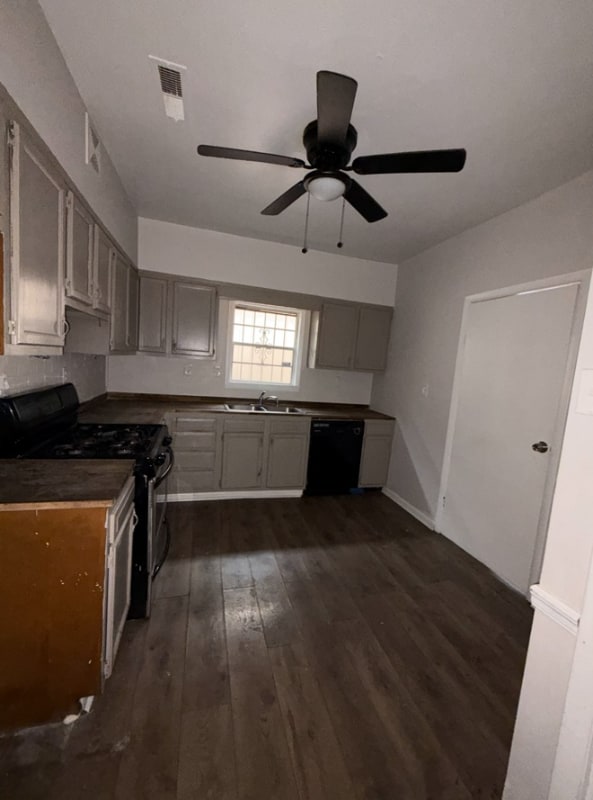 Building Photo - 12 4th Ave S