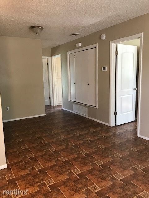 Building Photo - 801 Ranch Rd