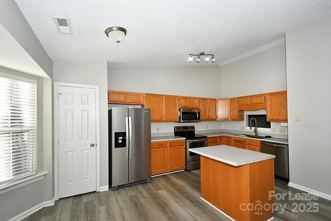 Building Photo - 116 Milbros Ln