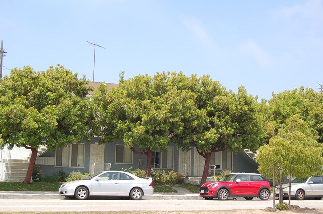 Foto del edificio - 7015 W Manchester Ave