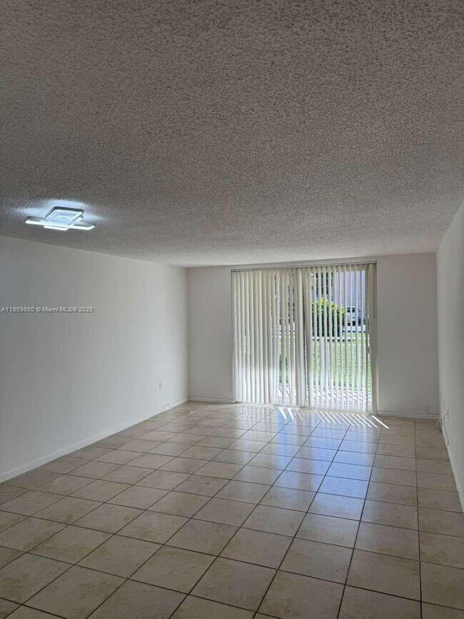 Foto del edificio - 6930 Miami Gardens Dr