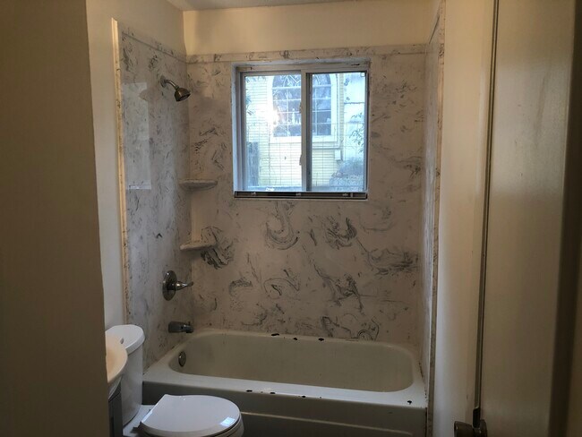 Foto del edificio - 2552 Everett Ave