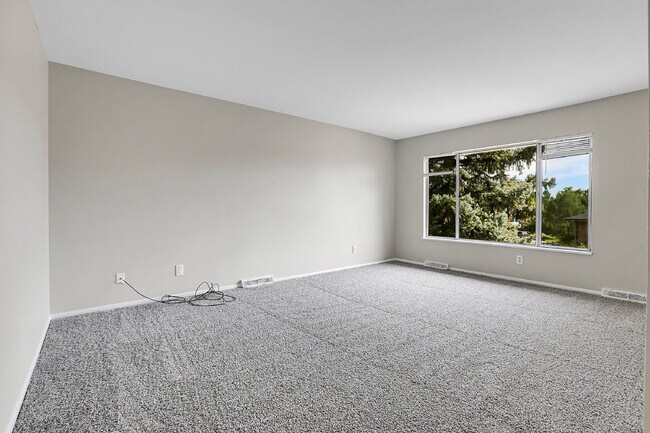 Foto del edificio - $2,600.00, 3-bed, 2.5-bath, located in Lak...