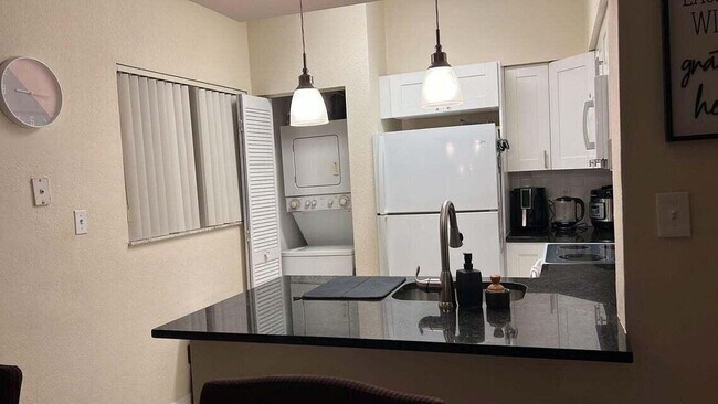 Building Photo - 621 Cypress Lake Blvd