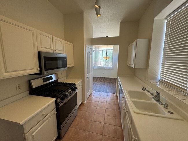 Building Photo - 4709 E Prickly Pear Trail