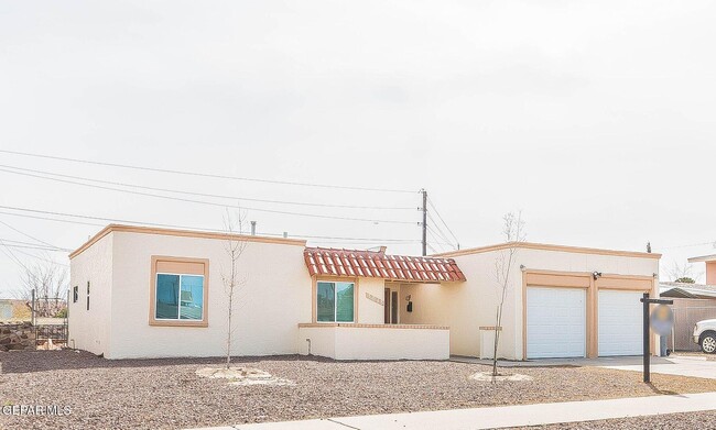 Building Photo - 3048 Yarwood Dr
