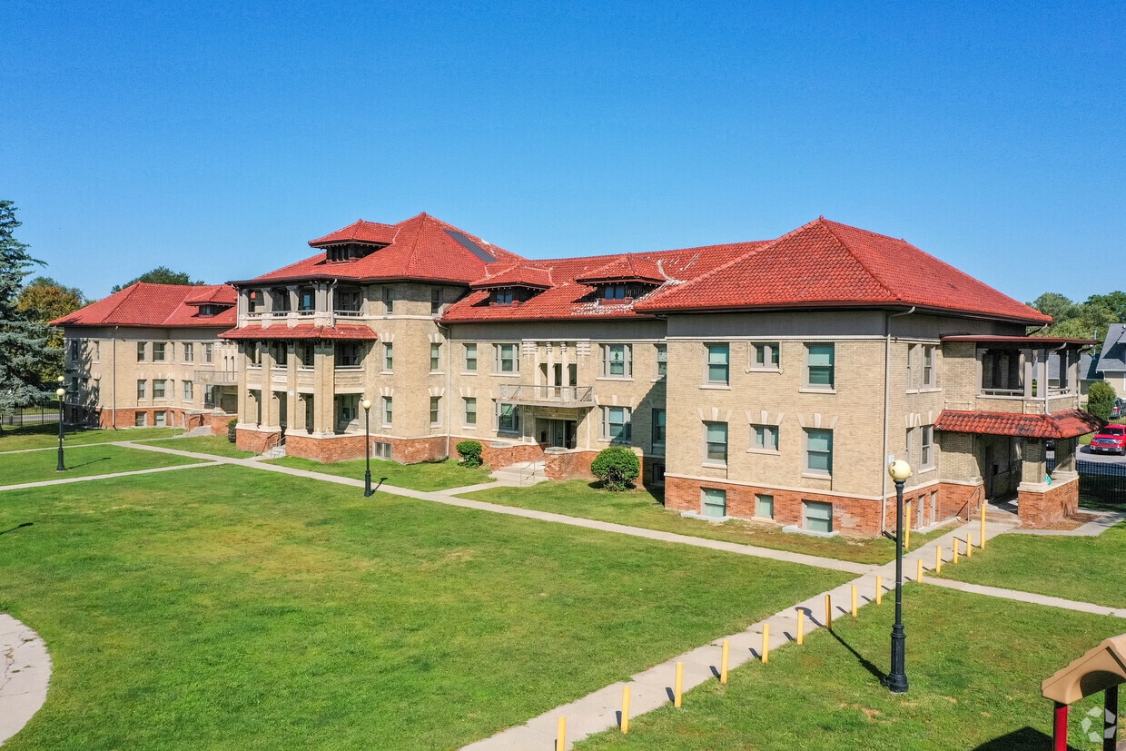 Chambers Court Apartments Apartments in Omaha, NE