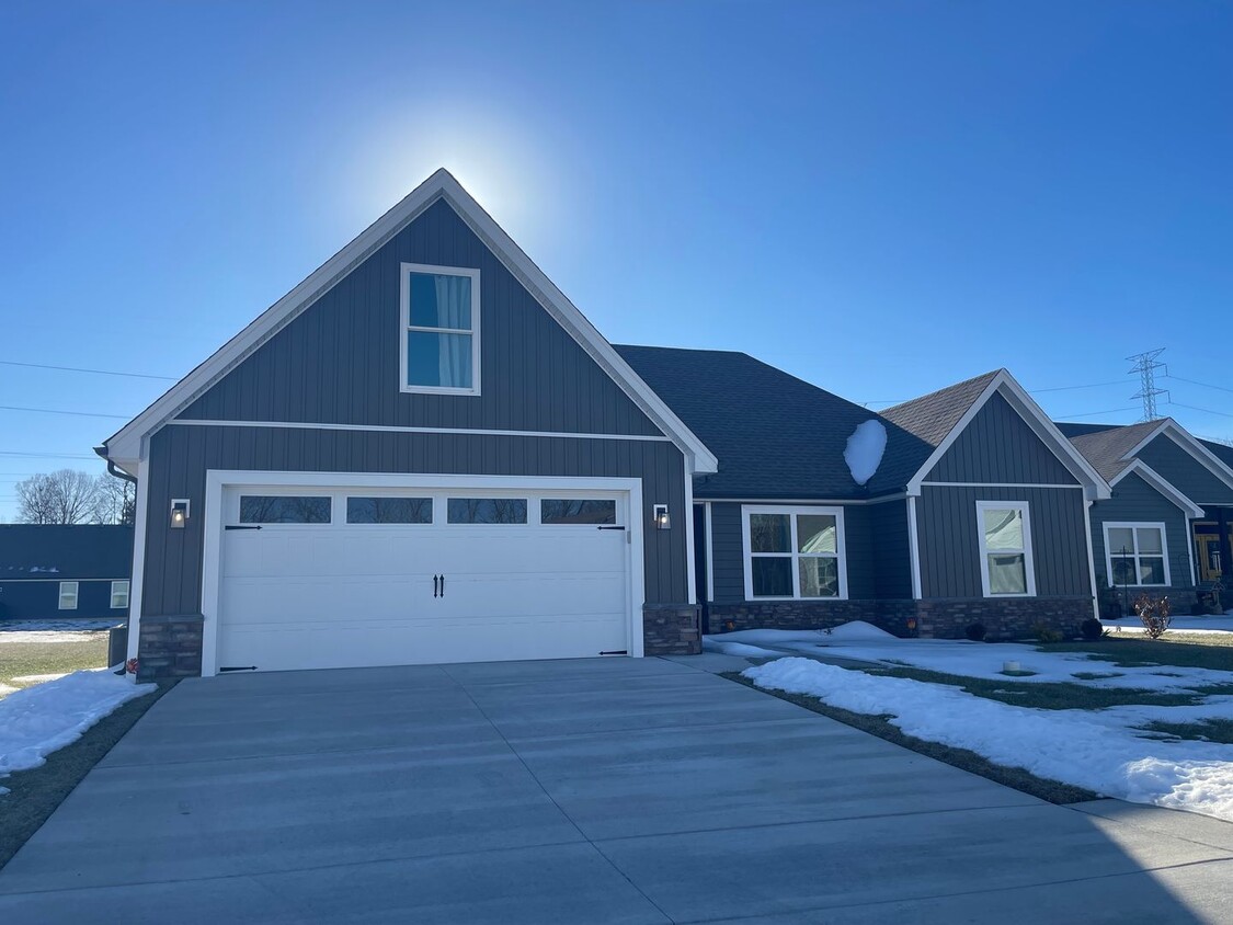 Primary Photo - Beautiful Newly Constructed Home