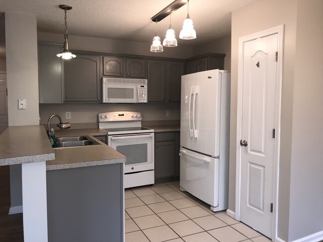 Foto del edificio - 219 Fox Creek Blvd