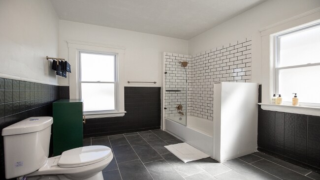 Foto del edificio - 3544 Woodbridge Ave