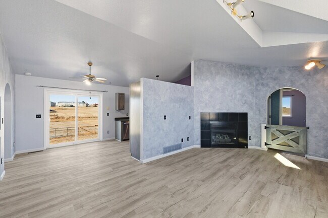 Foto del edificio - Acreage and Homestead - 3 Bed, 2 Bath Home available in charming quiet neighborhood in Elizabeth ...