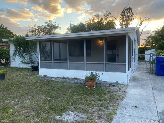 Building Photo - 2 br, 1 bath House - 401 SW 25th Ter
