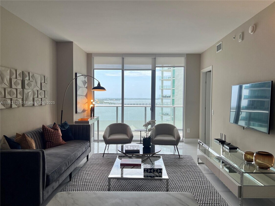 Primary Photo - 1300 Brickell Bay Dr