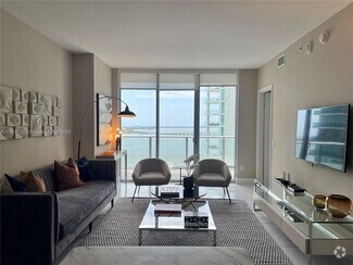 Building Photo - 1300 Brickell Bay Dr