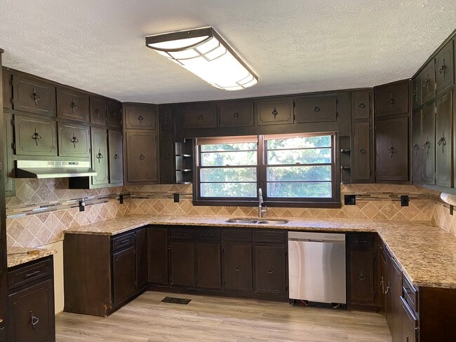 Foto del edificio - 5786 Landrum Rd