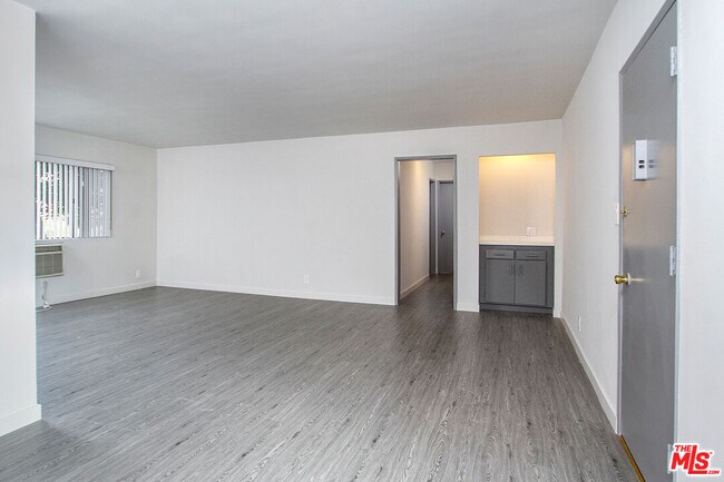 Foto del edificio - 450 S Los Robles Ave