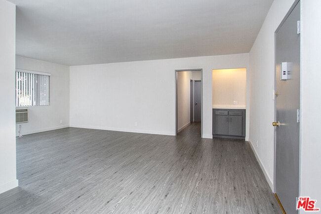 Building Photo - 450 S Los Robles Ave