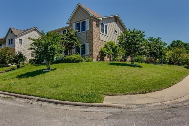 Building Photo - 5600 Sedgefield Dr