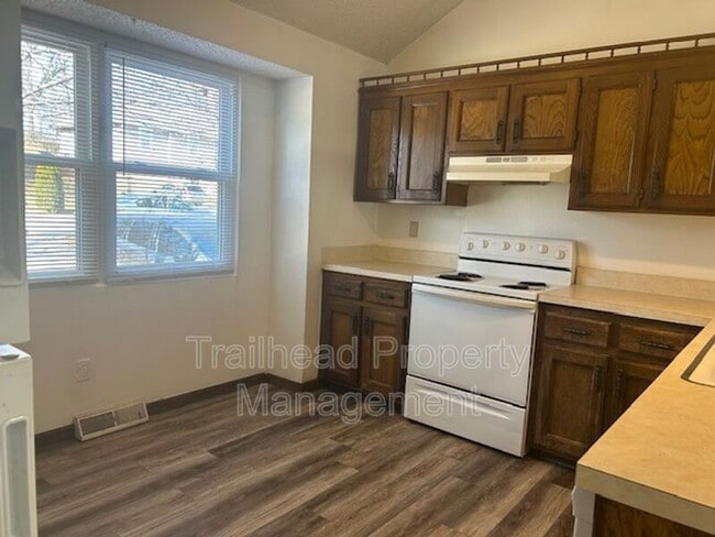 Foto del edificio - 8307 Woodson Dr