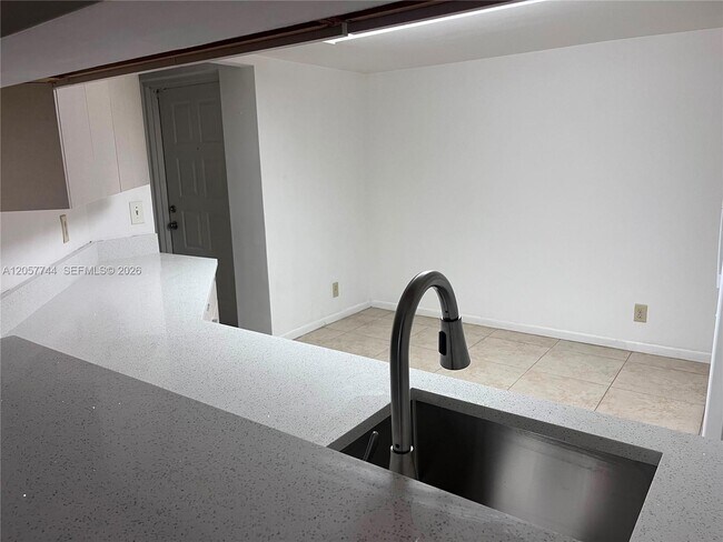 Foto del edificio - 9777 Westview Dr