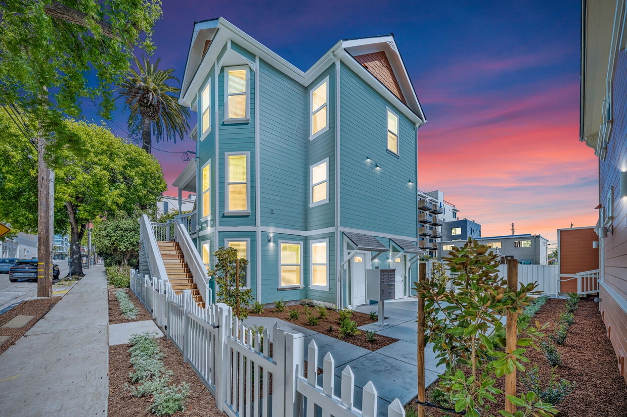 Primary Photo - 2020 Dwight Way