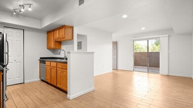 Building Photo - 5877 N Granite Reef Rd
