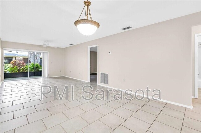 Foto del edificio - 2628 Woodgate Ln