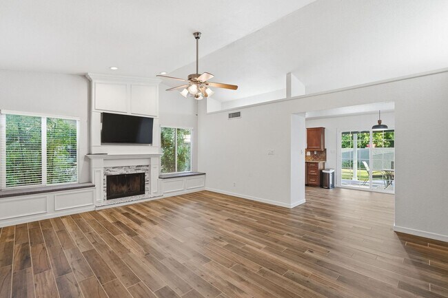 Building Photo - 4 Bed Home in Scottsdale Quarter!!