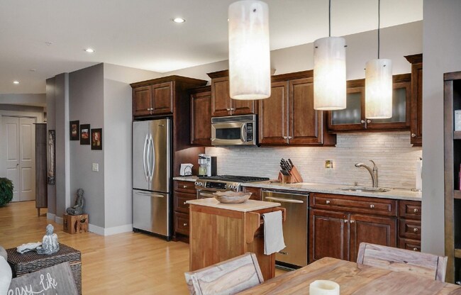 Foto del edificio - 136 SW Washington Ave