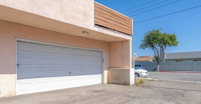 Foto del edificio - 8665 Trask Ave
