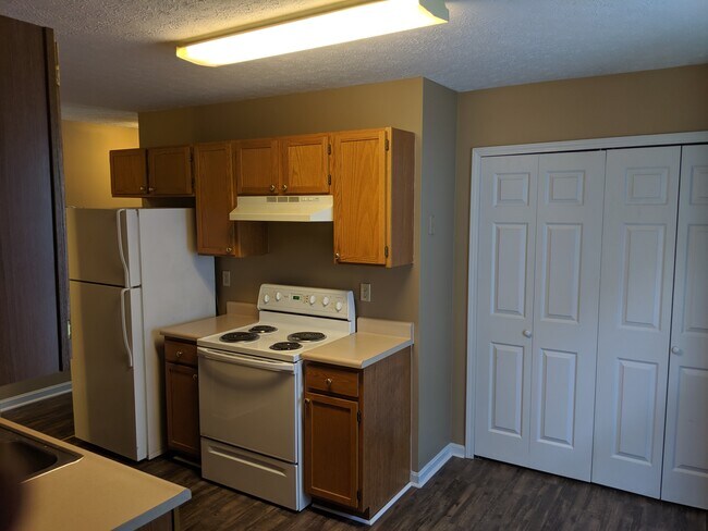 Building Photo - 1110 E Spring St